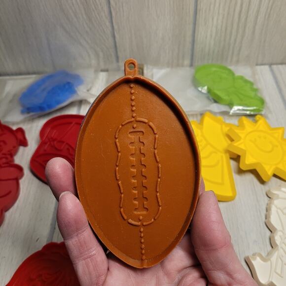 Vtg USA Made Hallmark Plastic Cookie Cutter Assortment Lot Of 15 Holiday Baking - Picture 12 of 14